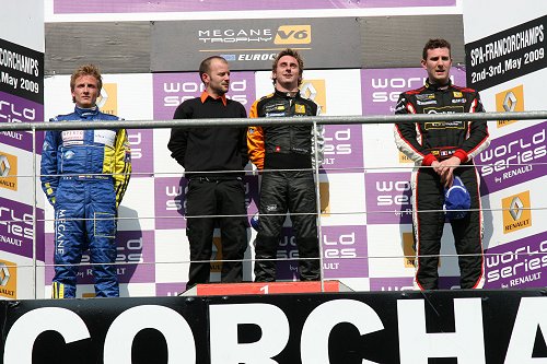 Mike Verschuur (l) op podium